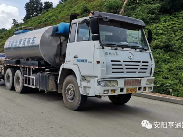 我公司廣東河惠莞項(xiàng)目透層、封層試驗(yàn)段完成